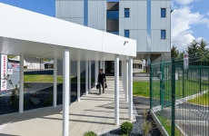 Launay Architecte (Couasnon & Launay), passage couvert et espace pastoral, Lycée Ozanam, Cesson-Sévigné, 35.